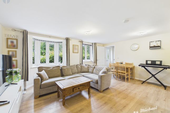 16 Oxpen, Aylesbury photo 3