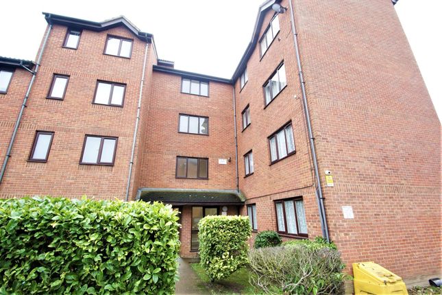 1 Bedroom Flats To Let In Rm20 Primelocation