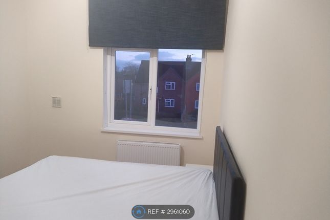 Flat  B Dickenson Road, Longsight, Manchester photo 2