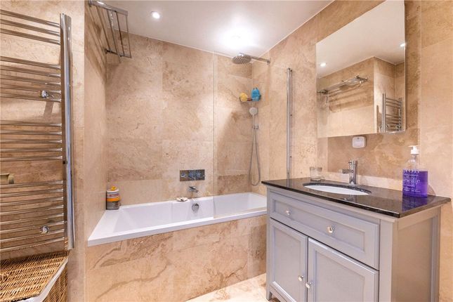 Flat for sale in Ennismore Gardens, London