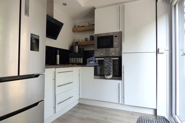 4, Vale View Terrace, Bridgend photo 2
