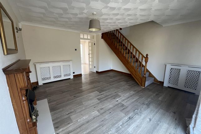 15, Hornbeams, Gravesend photo 2