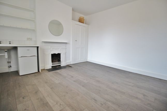 Thumbnail Room to rent in Barrington Road, London