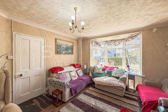 28, Langham Gardens, Edgware photo 4