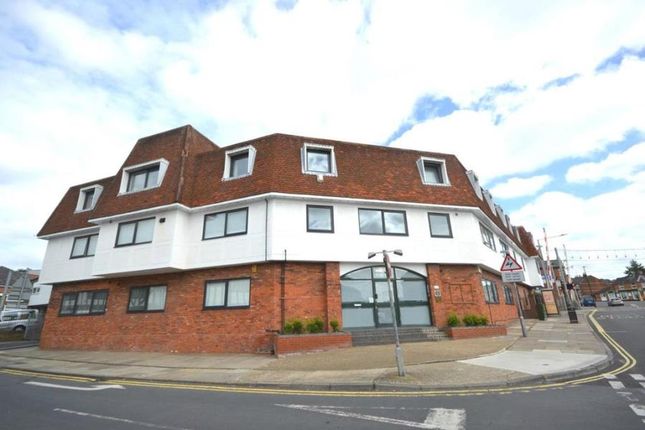 Flat to rent in East Street, Colchester