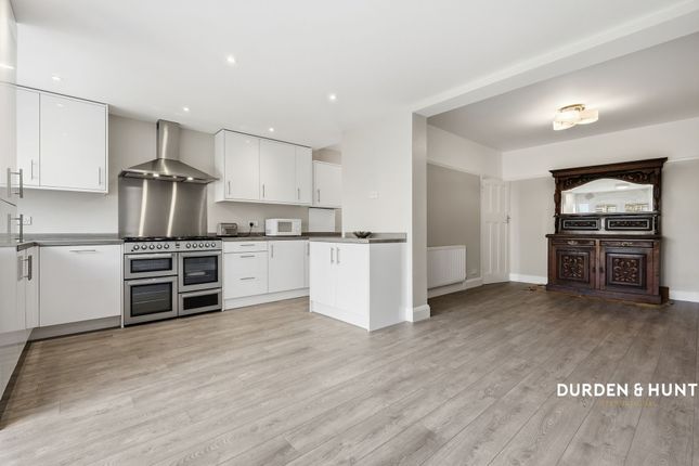 45 Acacia Drive, Upminster photo 4