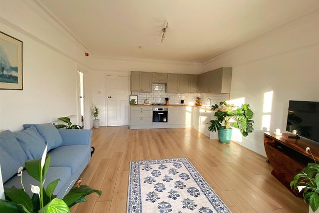 Flat 4, 69, De La Warr Road, Bexhill-On-Sea photo 2