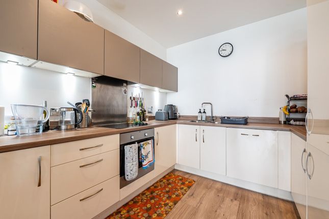 14 Quebec Way, London photo 2