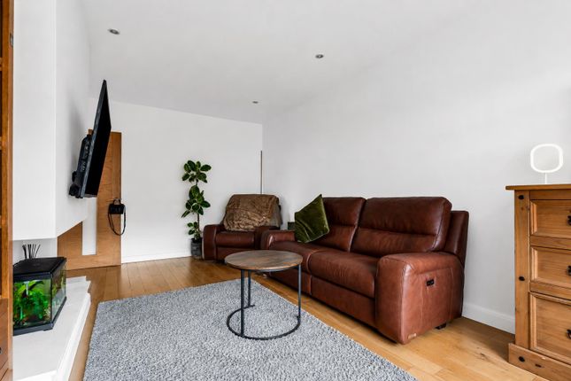 6, Cockbush Avenue, Hertford photo 4
