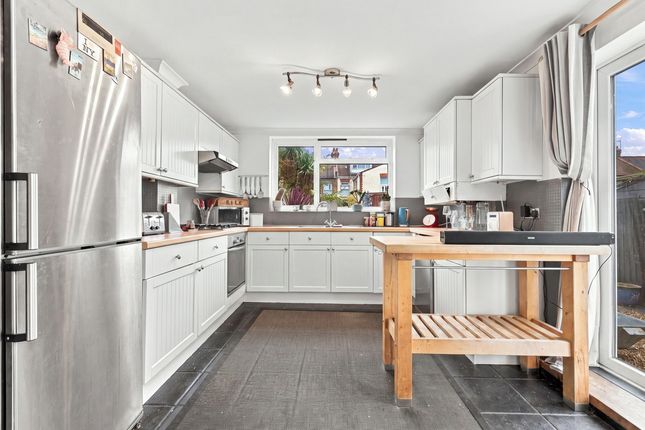58, Brightwell Avenue, Westcliff-on-sea photo 4