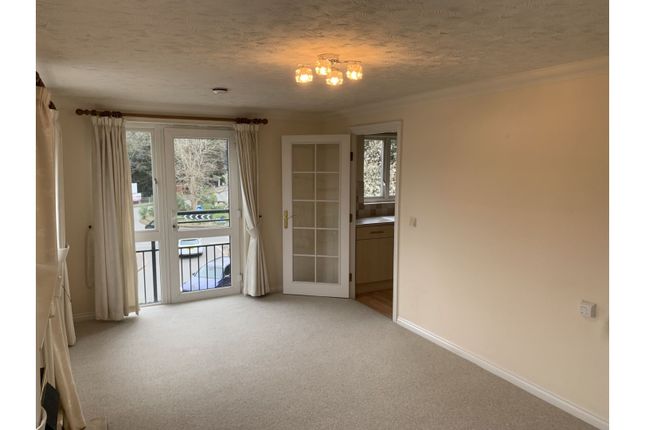 34 Matthews Lodge, Station Road, Addlestone photo 3