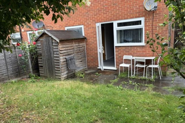 Flat 1, Concorde House  Green Lane, Addlestone photo 4