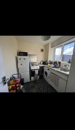 13, Plumtree Close, Dagenham photo 4