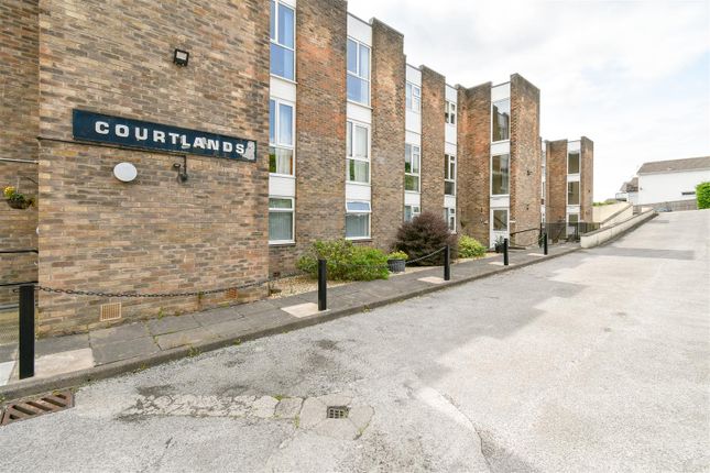 Flat for sale in Park Road, Barry