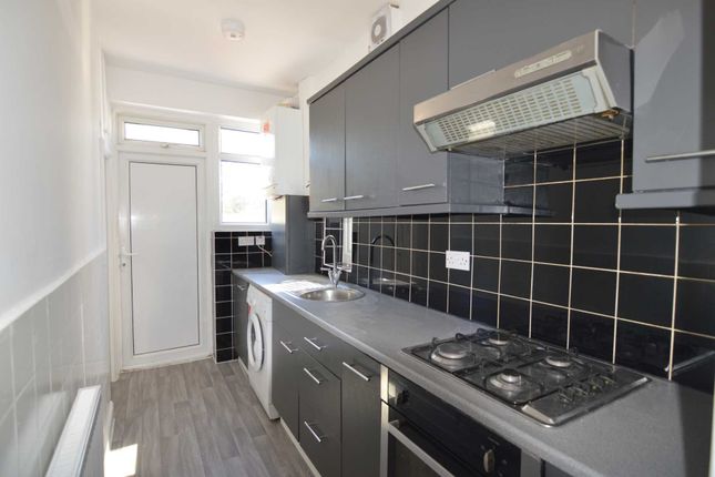 Thumbnail Property to rent in Stevenage Road, East Ham