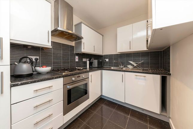 105 Gilson Place, Coppetts Road, London photo 4