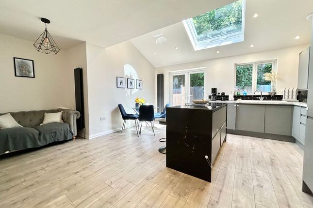 11, Bernard Close, Dunstable photo 3