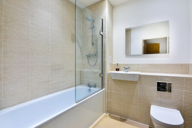 2 Penrose Court, 20, Boundaries Road, London photo 2