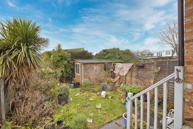 24, Thorn Gardens, Kent photo 4
