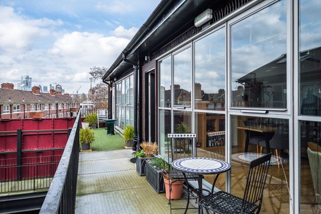 Flat for sale in Pump House, Rotherhithe
