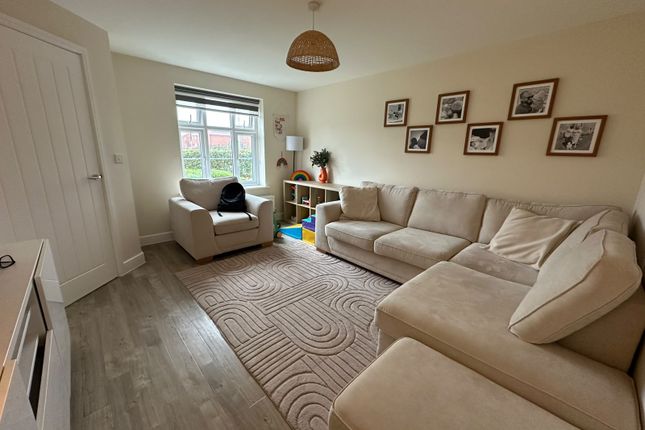 2 Poplar Lane, Ipswich photo 2