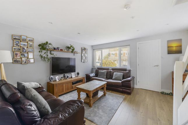 Riverhead Close, Allington photo 4