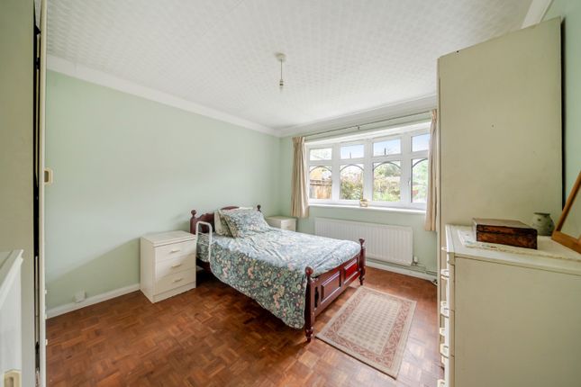 85A, Knightwood Crescent, Greater London photo 3