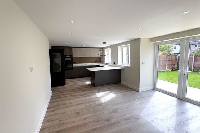 Olive View, Berkeley Drive, West Molesey photo 4