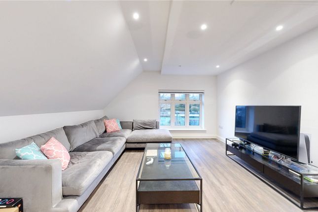 Thumbnail Flat for sale in Pynnacles Close, Stanmore