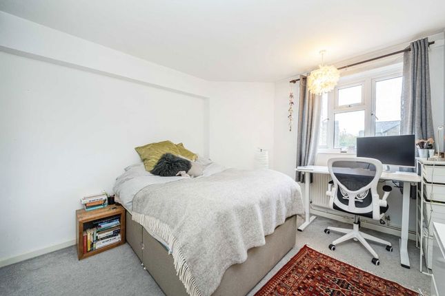 Flat 16, Sandhurst Court, Acre Lane, London photo 4