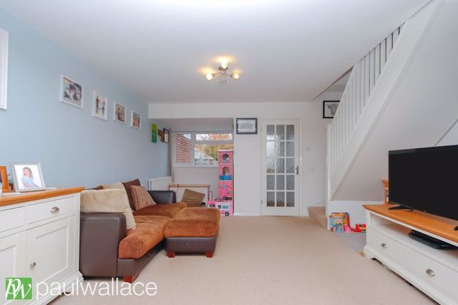 4, Charlton Close, Hoddesdon photo 2