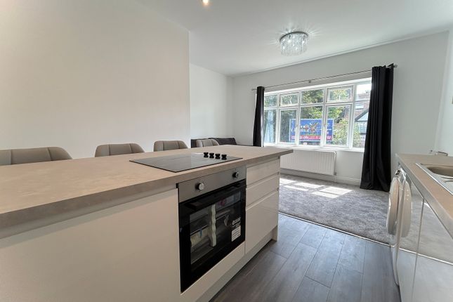 42b, Banstead Road, Carshalton, Surrey photo 2