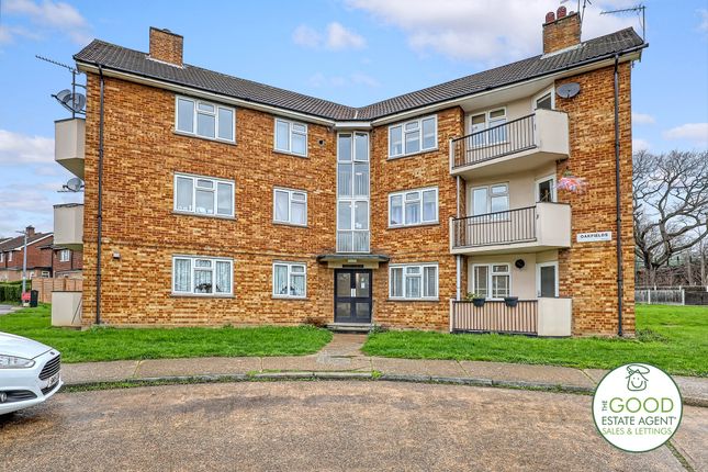 Thumbnail Flat to rent in Oakfields, Loughton