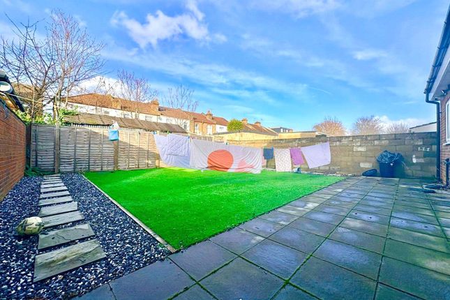 Room 2, 26, Wellington Avenue, Hounslow photo 5