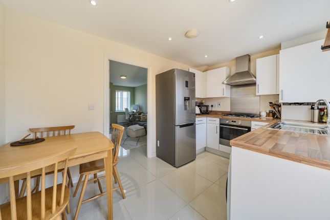 41 Sunliner Way, South Ockendon, Essex photo 4