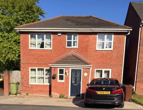 4 Bedrooms Detached House