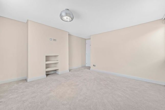 Flat to rent in Wandsworth Bridge Road, London