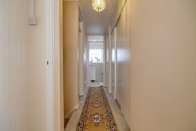 Flat for sale in Ballards Walk, Basildon