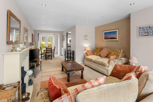80 Westville Oval, Harrogate photo 4