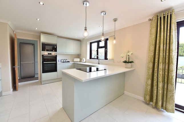 42, Ploverdale Crescent, Kingswinford photo 4
