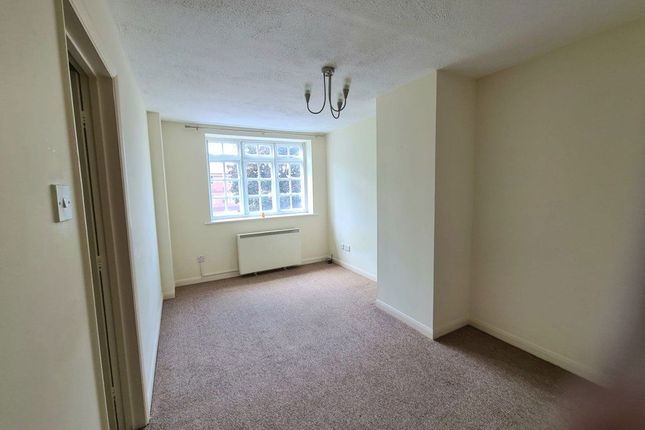 2, Wardens Lodge, Daventry photo 2