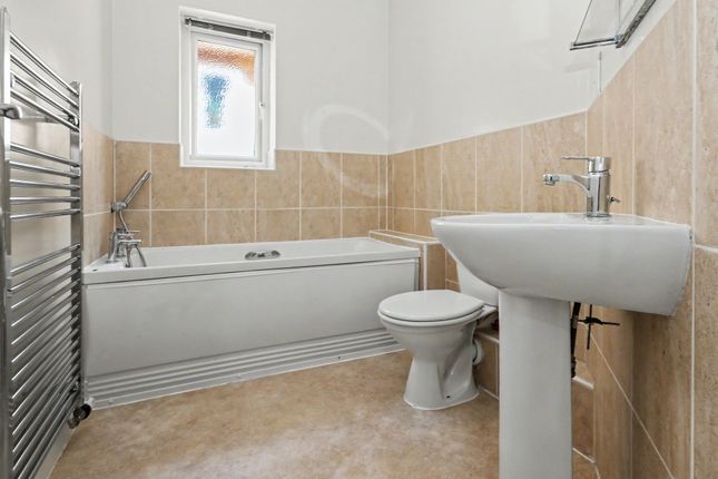 43 Park Road South, Newton-Le-Willows photo 4