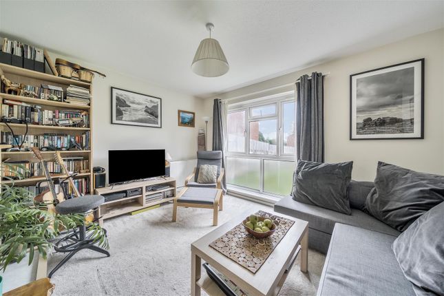 13, Abbeville Close, Exeter photo 4