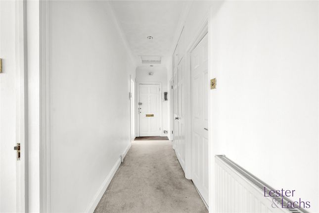 3, Grange Court, Loughton photo 3