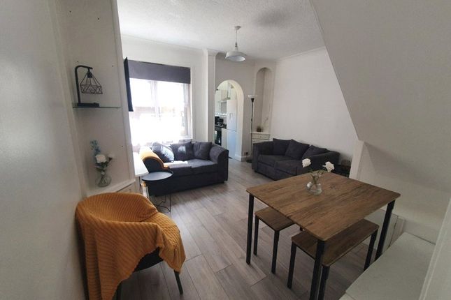 32, Northborough Road, London photo 2