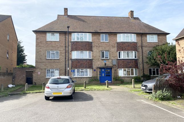Thumbnail Flat for sale in Grove Road West, Enfield