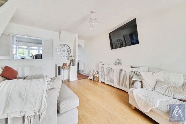 6, Downer Close, Buckinghamshire photo 3
