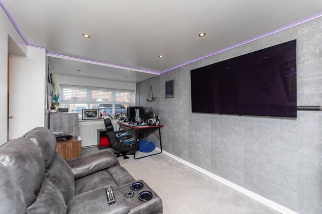23, Redhill Walk, Glasshoughton Castleford photo 4