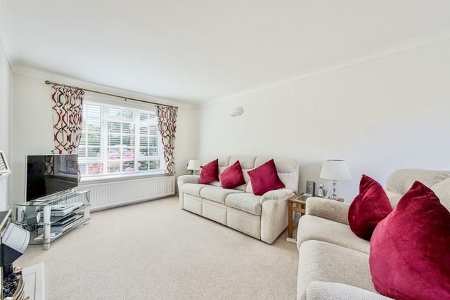 Lochnivar, 30 Grove Road, Tring photo 3