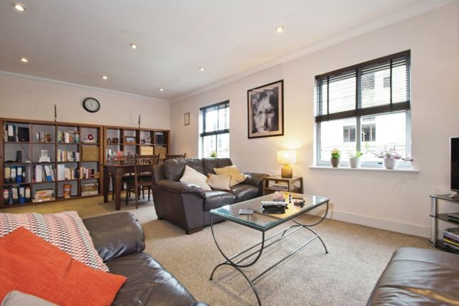 21, St James Mansions, Mount Stuart Square photo 3